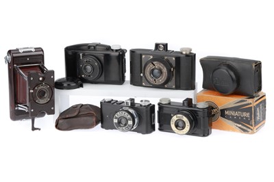 Lot 450 - A Group of Bakelite Cameras