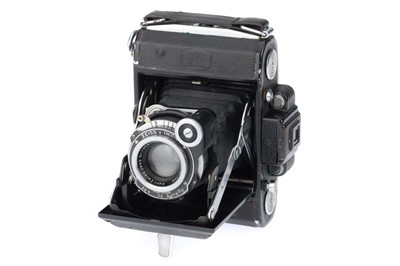 Lot 451 - A Zeiss Ikon Super Ikonta 530 Folding Camera