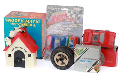 Lot 375 - A Group of Novelty Cameras