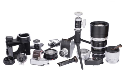 Lot 104 - A Selection of Leica Accessories