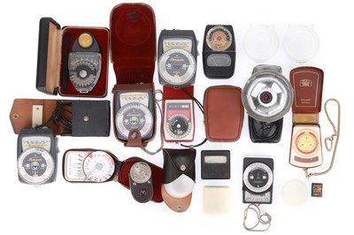 Lot 639 - A Selection of Exposure Meters