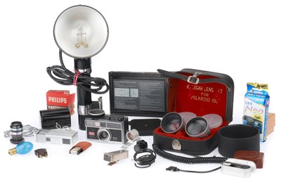 Lot 379 - A Selection of Cameras and Photographica