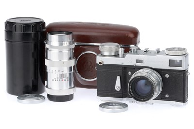 Lot 116 - A GOMZ Leningrad 35mm Rangefinder Camera Outfit