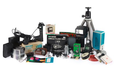 Lot 652 - A Selection of Mixed Photographica