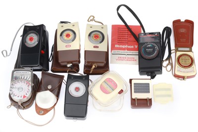 Lot 653 - A Selection of Exposure Meters