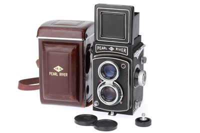 Lot 275 - A Pearl River Medium Format TLR Camera