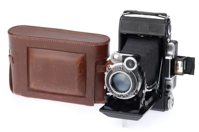 Lot 276 - A Zeiss Ikon Super Ikonta 531/2 Folding Medium Format Rangefinder Camera