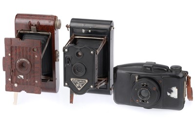 Lot 397 - A Group of Bakelite Cameras