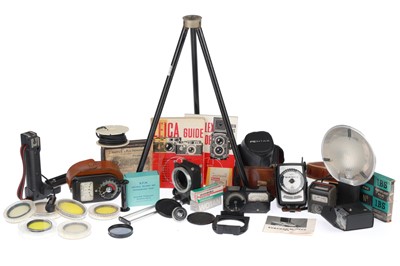 Lot 660 - A Selection of Mixed Photographica