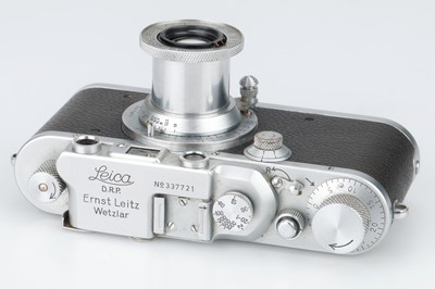 Lot 1 - A Leica IIIa 35mm Rangefinder Camera