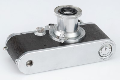 Lot 1 - A Leica IIIa 35mm Rangefinder Camera