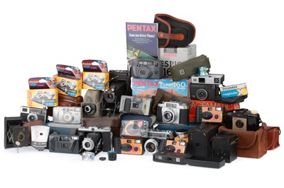Lot 194 - A Mixed Selection of Cameras