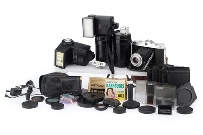 Lot 366 - A Selection of Mixed Photographica