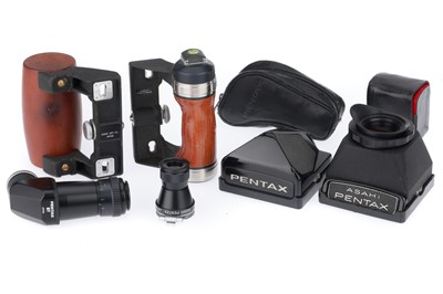 Lot 327 - A Selection of Pentax 67 Accessories