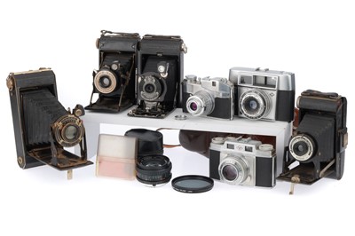 Lot 204 - A Mixed Selection of Cameras