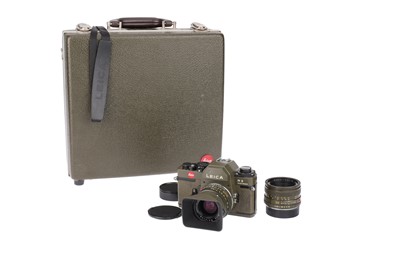 Lot 54 - A Leica R3 Electronic 'Safari' Outfit