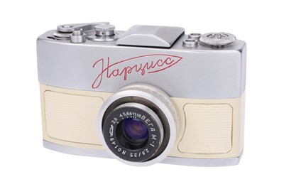 Lot 421 - A White Narciss (Нарцисс) 16mm SLR Camera