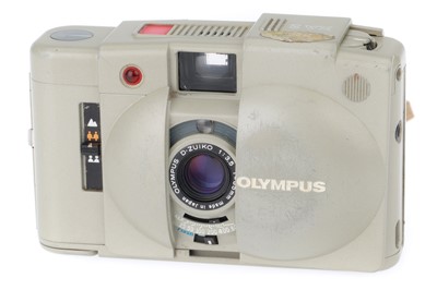 Lot 123 - An Olympus XA2 35mm Viewfinder Camera