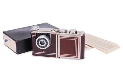 Lot 411 - A Kunik Walter Petie Vanity Sub-Miniature Camera