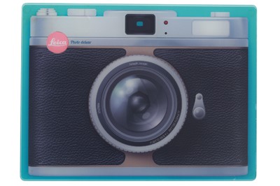 Lot 51 - A Leica Photo Deluxe Glass Chopping Board