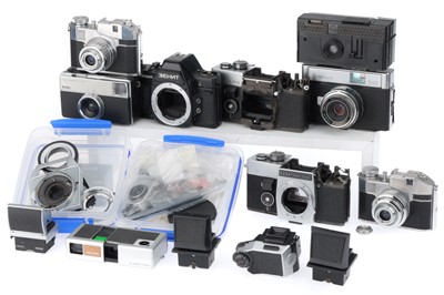 Lot 203 - A Mixed Group of Cameras