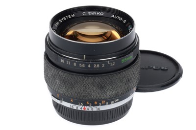 Lot 261 - An Olympus G-Zuiko f/21.2 55mm Lens