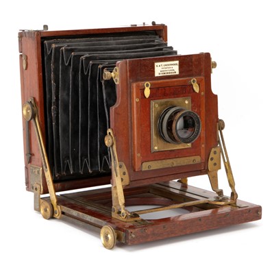 Lot 285 - An E & T Underwood 'The Exhibition' Half Plate Mahogany Field Camera