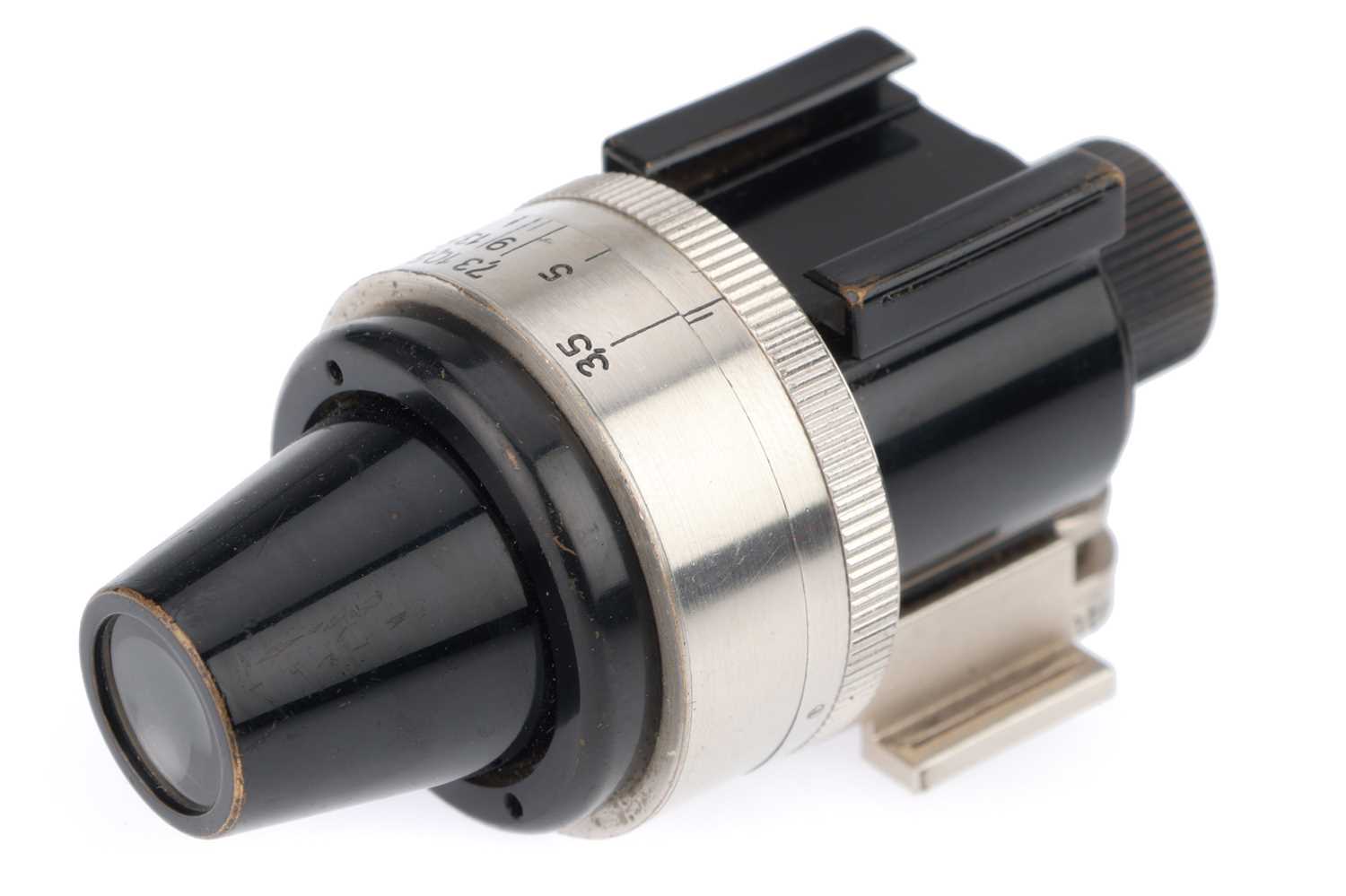 Lot 29 - A Leitz VIDOM Variable Viewfinder (Collar)