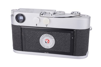 Lot 28 - A Leica M2 Rangefinder Camera