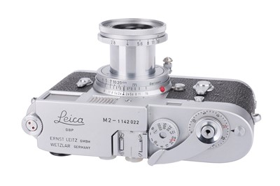 Lot 28 - A Leica M2 Rangefinder Camera