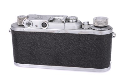 Lot 6 - A Leica IIIa Rangefinder Camera