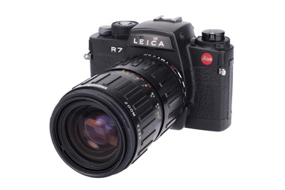Lot 55 - A Leica R7 SLR Camera