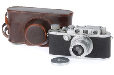 Lot 2 - A Leica IIIa 35mm Rangefinder Camera