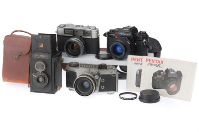 Lot 205 - A Selection of Film Cameras