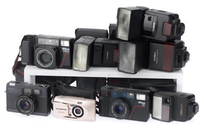 Lot 31 - A Selection of Compact Cameras and Flashes