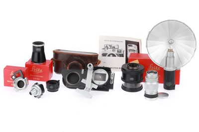Lot 14 - A Selection of Leica Accessories