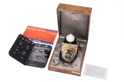 Lot 483 - A Sekonic Studio Deluxe L-398 18k Gold Limited Edition Light Meter