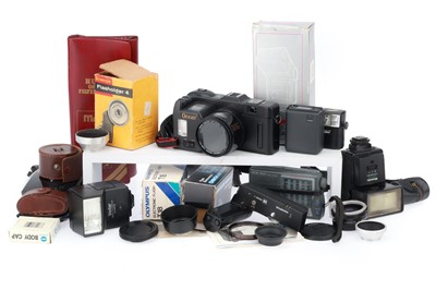 Lot 89 - A Selection of mixed Photographica