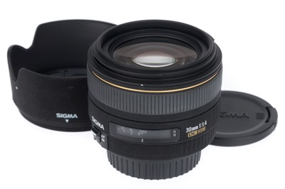 Lot 143 - A Sigma EX f/1.4 30mm DC HSM Lens