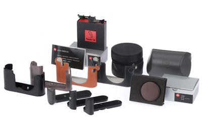 Lot 16 - A Selection of Leica Accessories