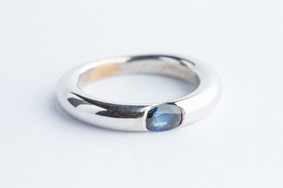 Lot 7 - A Cartier 18ct White Gold & Blue Oval Sapphire Ring