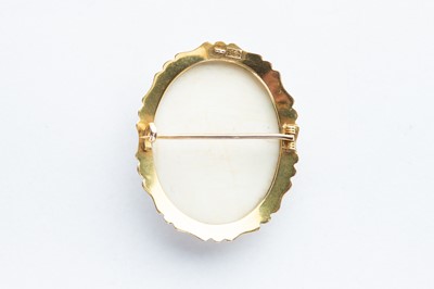 Lot 9 - A 9ct Yellow Gold Shell Cameo Brooch