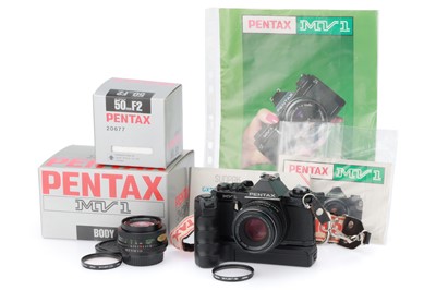 Lot 253 - A Pentax MV-1 35mm SLR Camera Outfit
