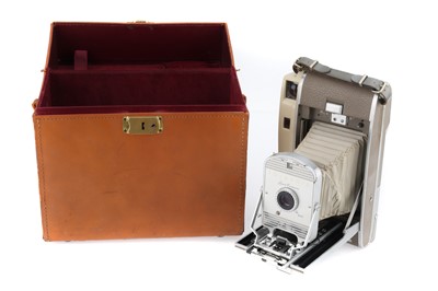 Lot 318 - A Polaroid 800 Land Camera