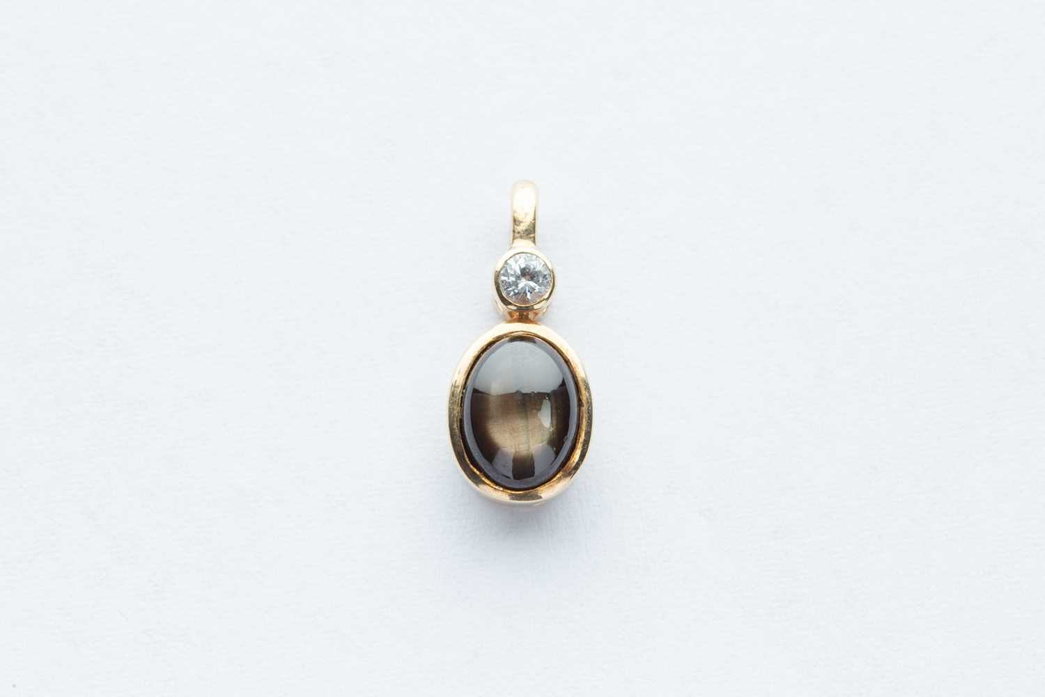 Lot 13 - A 9ct Yellow Gold Diamond & Gold Sheen Cat Eye Sapphire Pendant