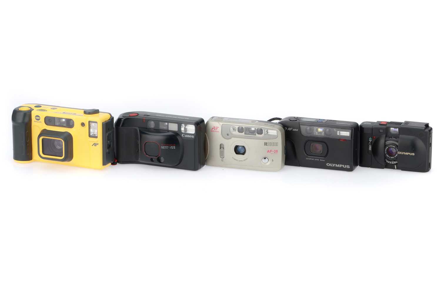 Lot 122 - A Group of Compact Cameras,
