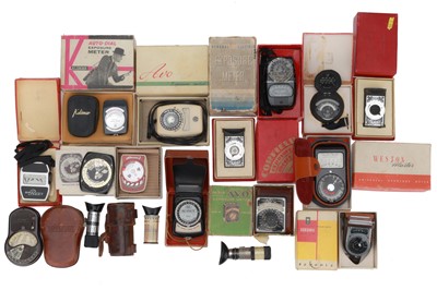 Lot 595 - A Group of Exposure Meters
