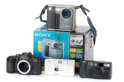 Lot 322 - A Mixed Selection of Cameras