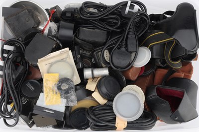 Lot 639 - A Selection of Mixed Photographica