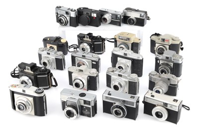 Lot 366 - A Selection of Compact Cameras